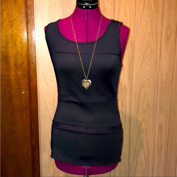 Bundle of 2 Women’s XS Casual and sexy sleeveless tops - Picture 4 of 7